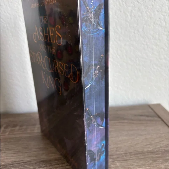 NEW CROWNS OF NYAXIA ASHES AND THE STAR CURSED KING EXCLUSIVE LUXE EDITION - Picture 3 of 11